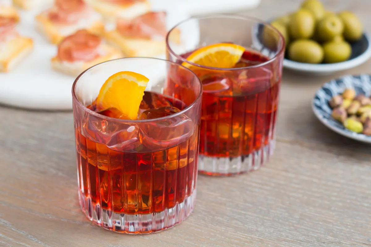Kokteilis NEGRONI