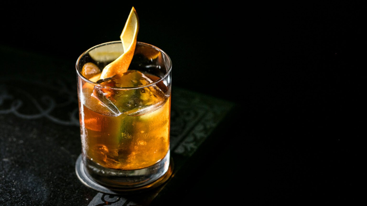 Kokteilis TEQUILA OLD FASHIONED