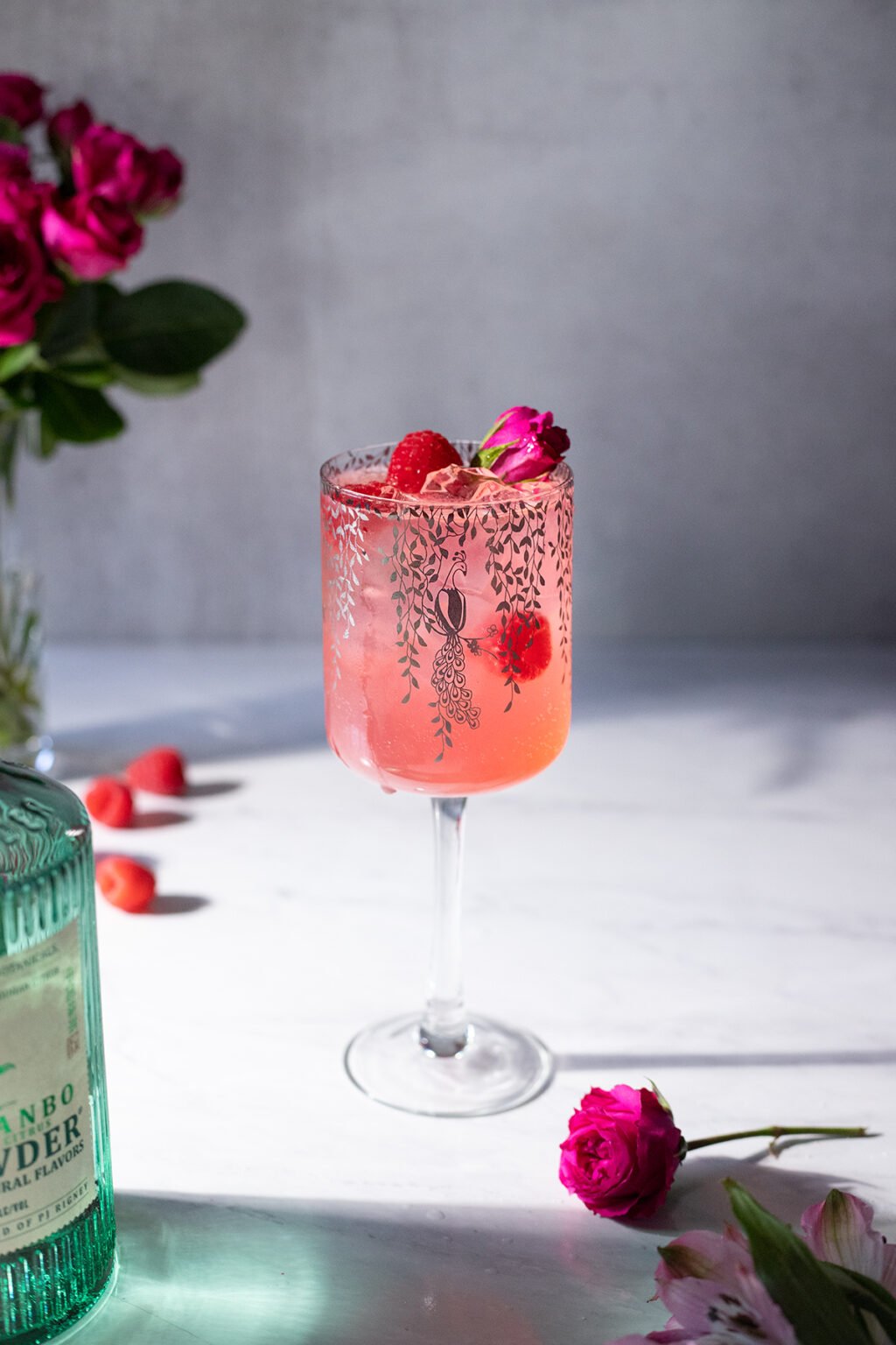 Kokteilis ROSE SPRITZ